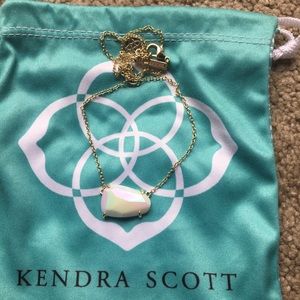 Kendra Scott necklace